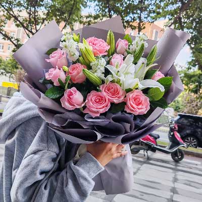 宝鸡11朵戴安娜粉玫瑰百合，与你一起追逐梦想